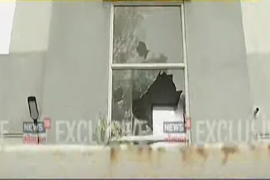 VIDEO: नारायण राणेंच्या 'त्या' वक्तव्यानंतर भाजप कार्यालयावर दगडफेक