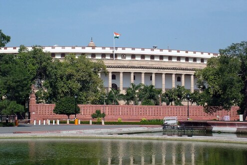 अशी असते केंद्रीय मंत्र्याला अटक करण्याची प्रक्रिया, जाणून घ्या काय आहेत तरतुदी? अशी असते केंद्रीय मंत्र्याला अटक करण्याची प्रक्रिया, जाणून घ्या काय आहेत तरतुदी?