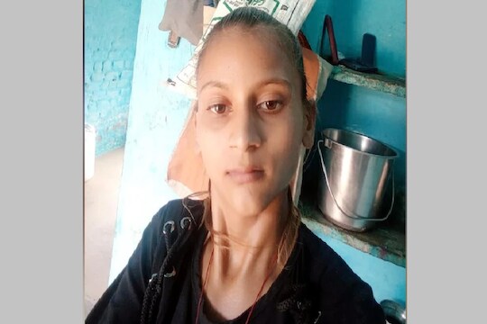 नदीत बुडणाऱ्या तिघांना 13 वर्षीय अनुष्काकडून जीवदान, काकाच्या मुलीला वाचवताना गेला स्वतःचा जीव