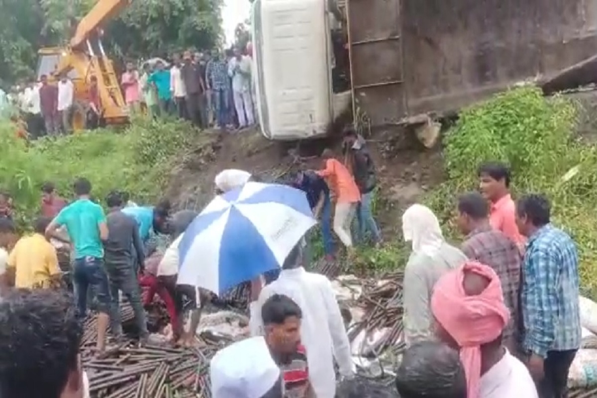 BIG BREAKING: समृद्धी महामार्गावर भीषण अपघात, 12 जणांचा मृत्यू