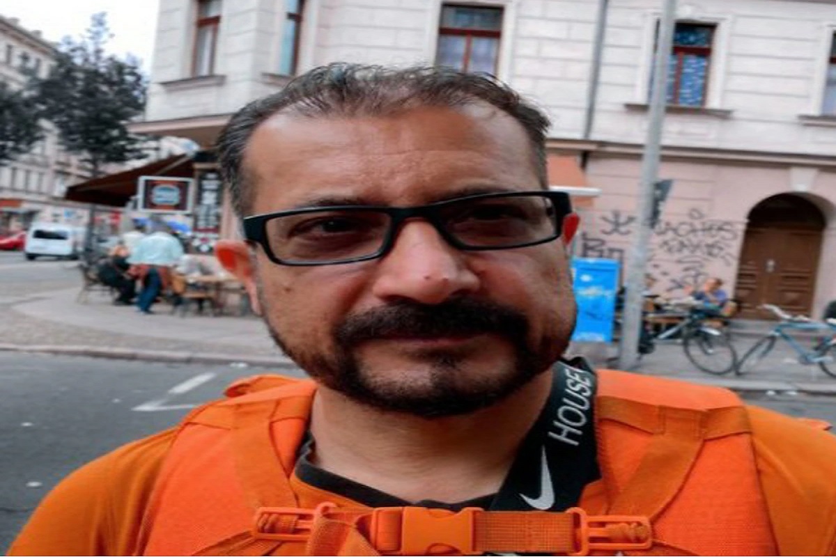 अफगाणिस्तानचे उच्चशिक्षित असलेले माजी दळणवळण मंत्री करताहेत पिझ्झा डिलिव्हरी, तालिबानच्या भीतीनं सोडला देश