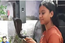 अरे बापरे! या गावातील मुलं विषारी नागासोबत काढतात SELFIE, कारण ऐकून व्हाल हैराण अरे बापरे! या गावातील मुलं विषारी नागासोबत काढतात SELFIE, कारण ऐकून व्हाल हैराण