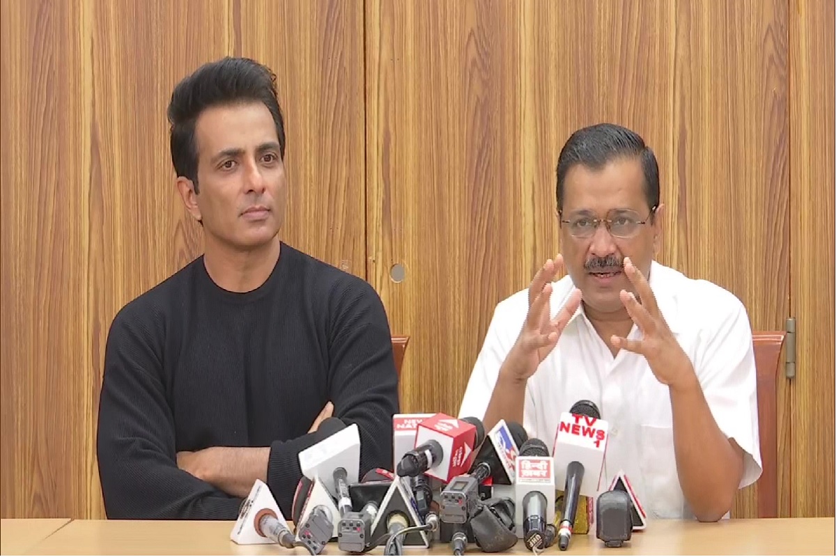 Sonu Sood meets Delhi CM Arvind Kejriwal: अरविंद केजरीवालांचा शब्द पाळला, सोनू सूद बनला दिल्ली सरकारच्या विशेष कार्यक्रमाचा ब्रँड अॅम्बेसेडर