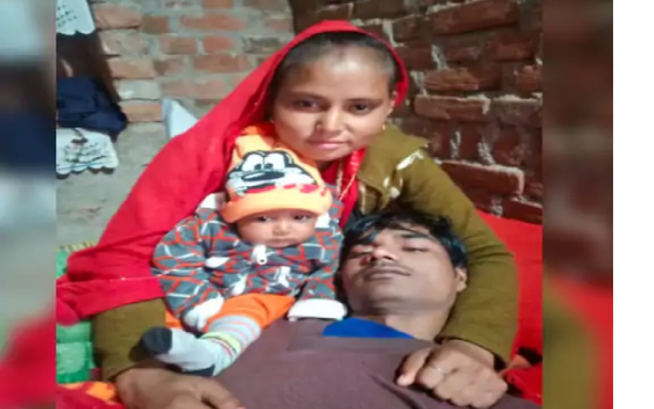 मृत्यूपूर्वीची अखेरची सेल्फी: 8 महिन्यांच्या बाळासमोर विवाहितेची आत्महत्या