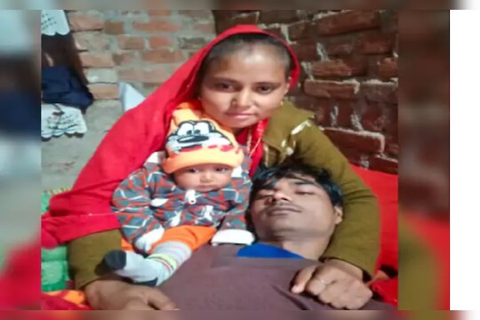 मृत्यूपूर्वीची अखेरची सेल्फी: 8 महिन्यांच्या बाळासमोर विवाहितेची आत्महत्या