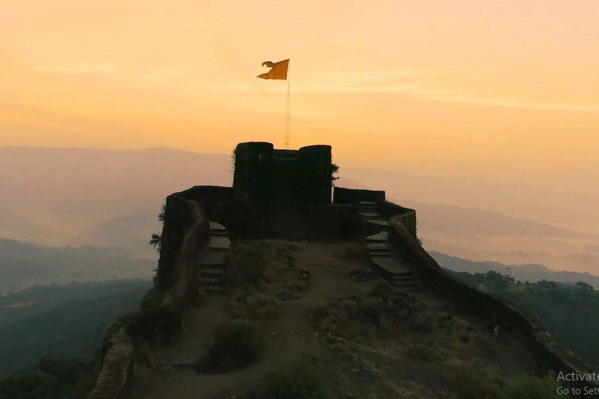 नगर जिल्ह्यातील खर्डा किल्ल्यावर देशातील सर्वात उंच भगवा ध्वज फडकवण्यात येणार आहे.