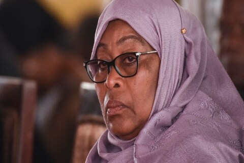 टांझानियाच्या राष्ट्राध्यक्ष (Tanzania President) समिया सुलुहु हसन (Samia Suluh Hasan) यांनी महिला फुटबॉलपटूंच्या ‘सपाट छाती’बाबत (Flat Chest) विवादास्पद वक्तव्य केलं आहे. 