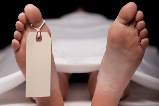 Postmortem रूममध्ये कसं चालतं काम? महिला कर्मचाऱ्यानं सांगितला भीतीदायक अनुभव