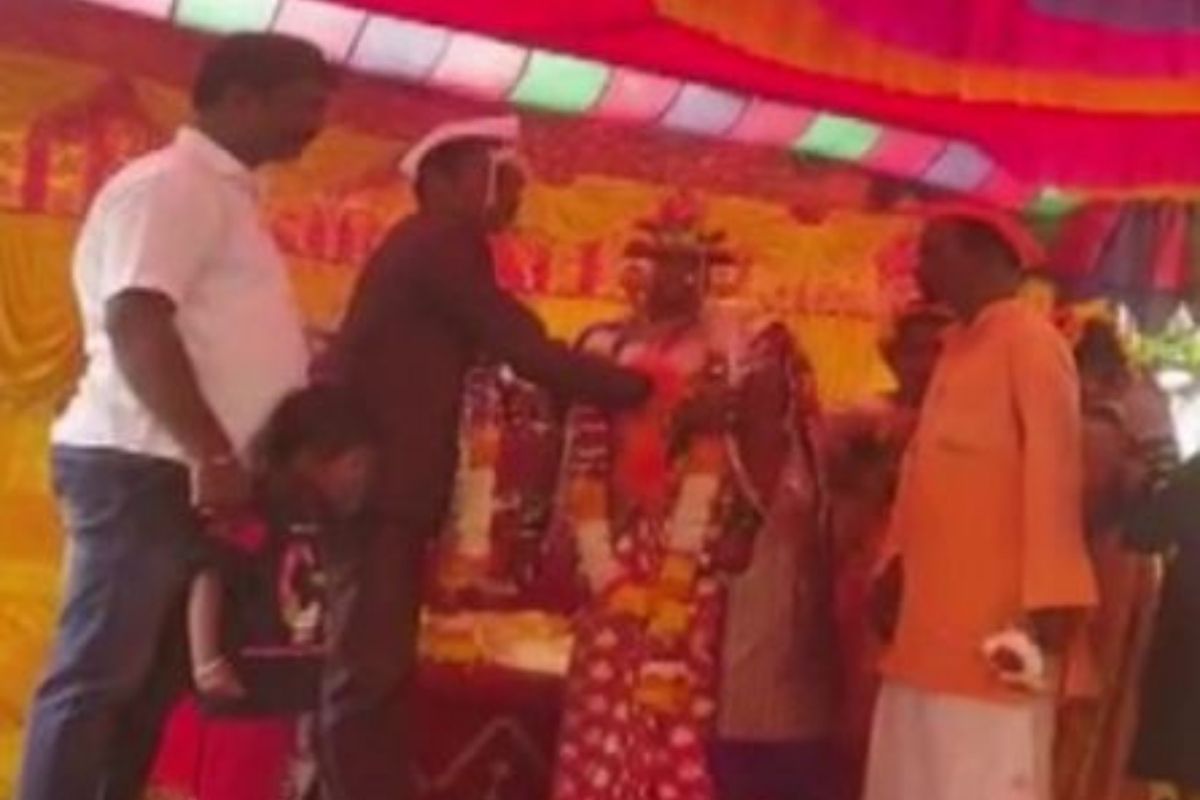 मुस्लीम व्यक्तीनं 10 वर्ष केला अनाथ मुलीचा सांभाळ; आता हिंदू मुलाशी लग्न लावत दिला खास संदेश