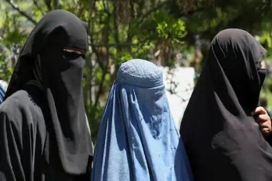 अफगाणिस्तानातील महिला शिक्षण घेऊ शकणार का? तालिबानचा अजब फतवा