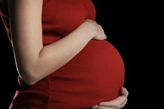 'माझे पप्पा माझ्यासमोर माझ्या आईला मारहाण करायचे. मी जेव्हा तिसरीला शिकत होते, तेव्हा मी शाळेतील माझ्या मॅडम जवळ रडत होते'