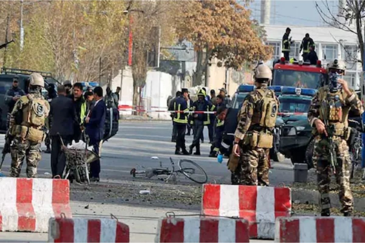 अफगाण नागरिकांसाठी काबूल विमानतळाचे दरवाजे बंद; 31 ऑगस्टपर्यंत एअरलिफ्टिंग पूर्ण करा, तालिबाननं अमेरिकेला दिला पुन्हा इशारा