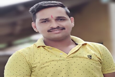 पैठण (Paithan) तालुक्यातल्या अमरापूर वाघूडी येथे ही धक्कादायक घटना घडली आहे.  वैयक्तिक आयुष्याला कंटाळलेल्या एका तरुणानं फेसबूकवर (Facebook Post) पोस्ट करत आत्महत्या केली आहे. 