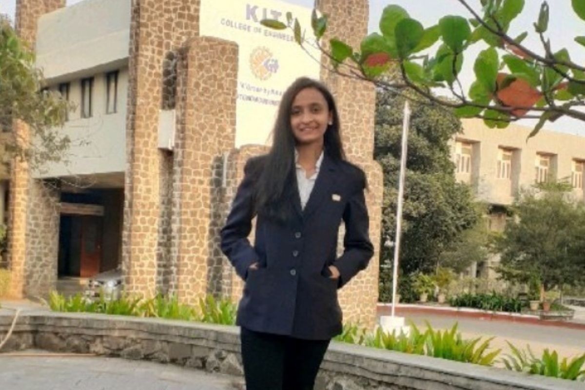 एका जागतिक स्तरावरील कंपनीनं अमृताला तब्बल 41 लाख रुपयांची खास प्री प्लेसमेंट ऑफर देऊ केली आहे.