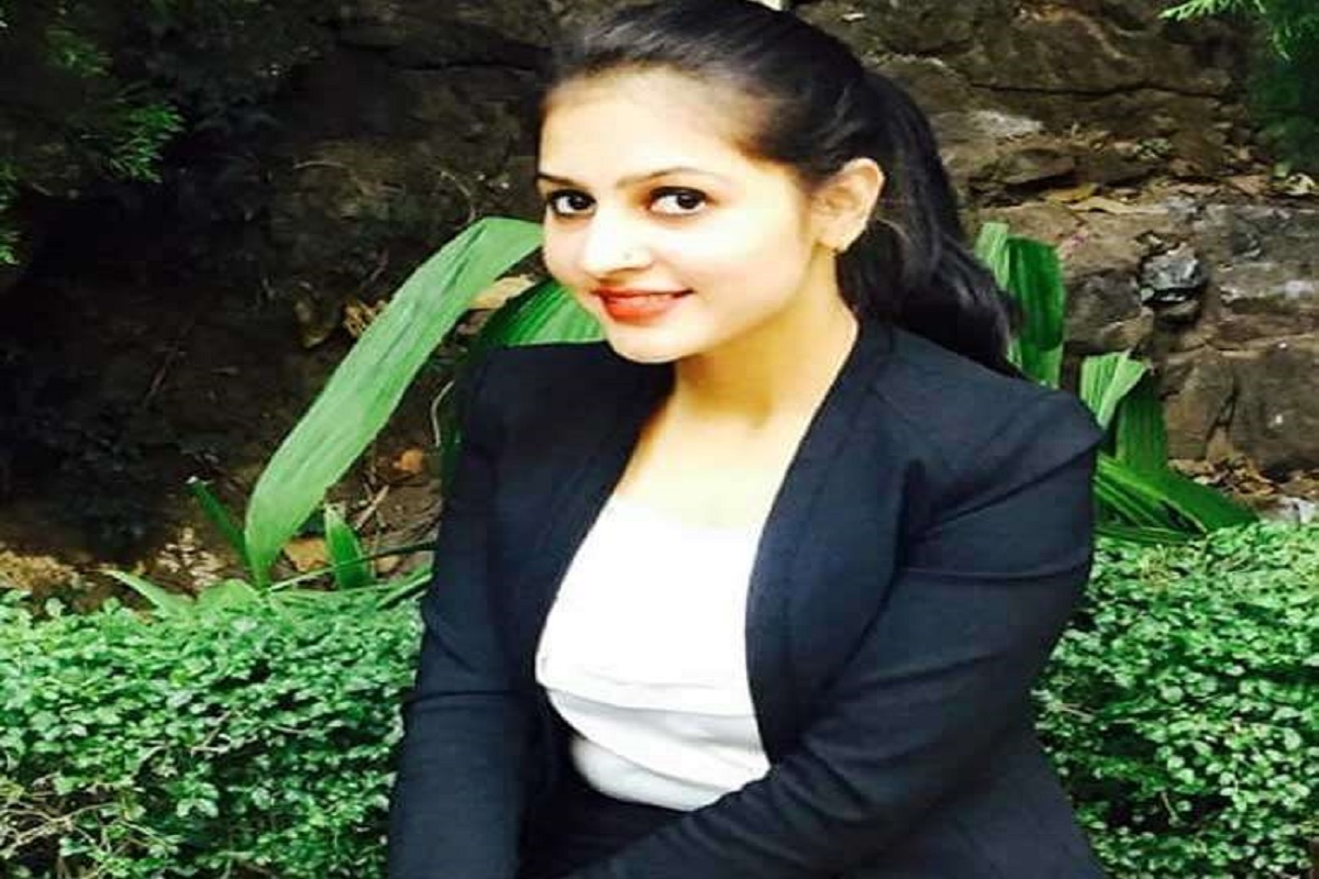 गावातल्या जिद्दी मुलीची कहाणी; IAS अंकिता चौधरींनी अडथळ्यांवर मात करत मिळवलं यश