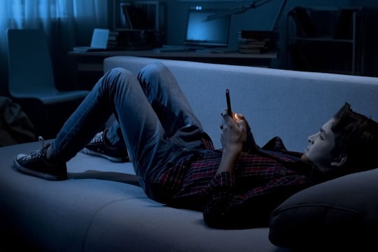 Porn बघण्याची सवय लागली आहे का? मग 'हे' उपाय करून बघा; कायम राहाल दूर