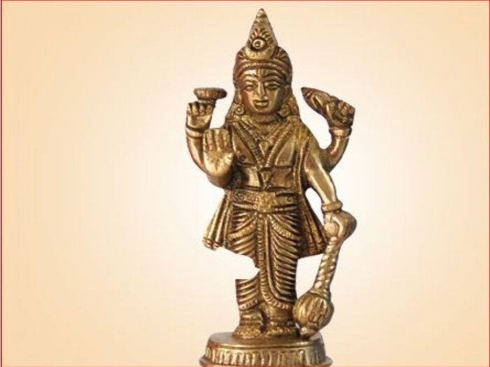 ज्या घरात मोडलेल्या मूर्ती आणि वस्तू ठेवलेल्या असतील तिथे सुख-शांती नांदत नाही. वास्तुशास्त्राव्यतिरिक्त ज्योतिषशास्त्रातही याला अशुभ मानलं जातं. यामुळे घरातील सदस्यांवर काठीण प्रसंग ओढावतात.