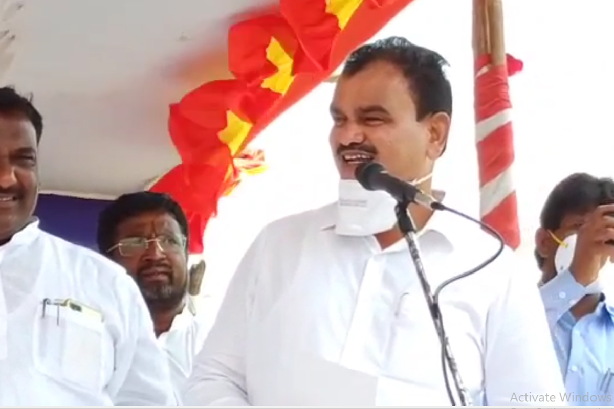 'माणसाचा बुद्धी आणि मन जर का जागेवर नसते, मनी वसे ते स्वप्नी दिसे तसं ते तोंडावरती बाहेर येते'