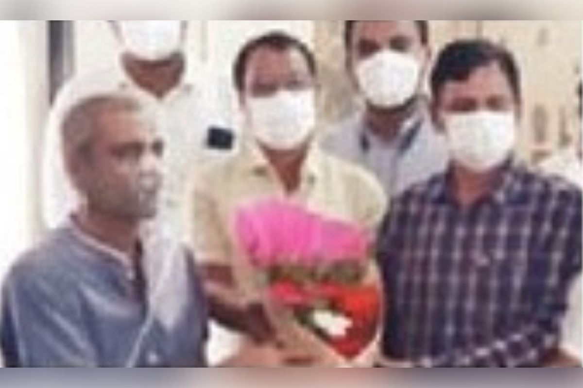 बीडमधील एका 46 वर्षीय व्यक्तीनं तब्बल 122 दिवसांनी कोरोनावर यशस्वी मात केली आहे. (फोटो -लोकमत)