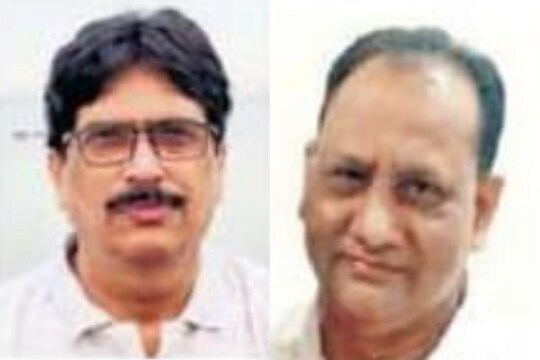 रेल्वेचे मंडळ अभियंता एम एल गुप्ता आणि कार्यालयीन अधीक्षक संजीव रडे... (डावीकडून)  