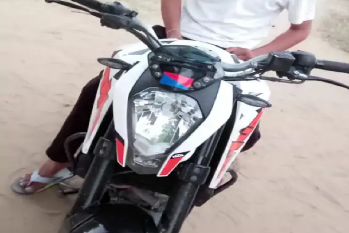 टेस्ट ड्राईव्ह घेण्याच्या बहाण्याने पळवली बाईक, एक तास वाट पाहून मालकाने नोंदवली तक्रार