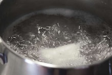 पत्नीवर उकळतं पाणी फेकत त्याने गाठला विक्रूतीचा कळस, समोर आलं संतापजनक कारण पत्नीवर उकळतं पाणी फेकत त्याने गाठला विक्रूतीचा कळस, समोर आलं संतापजनक कारण
