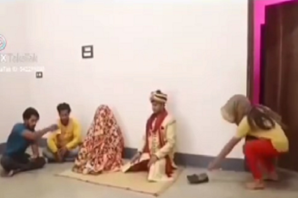 मेहुणीने बूट चोरताच नवरदेव आऊट ऑफ कंट्रोल; VIDEO मध्येच पाहा त्याने काय केलं