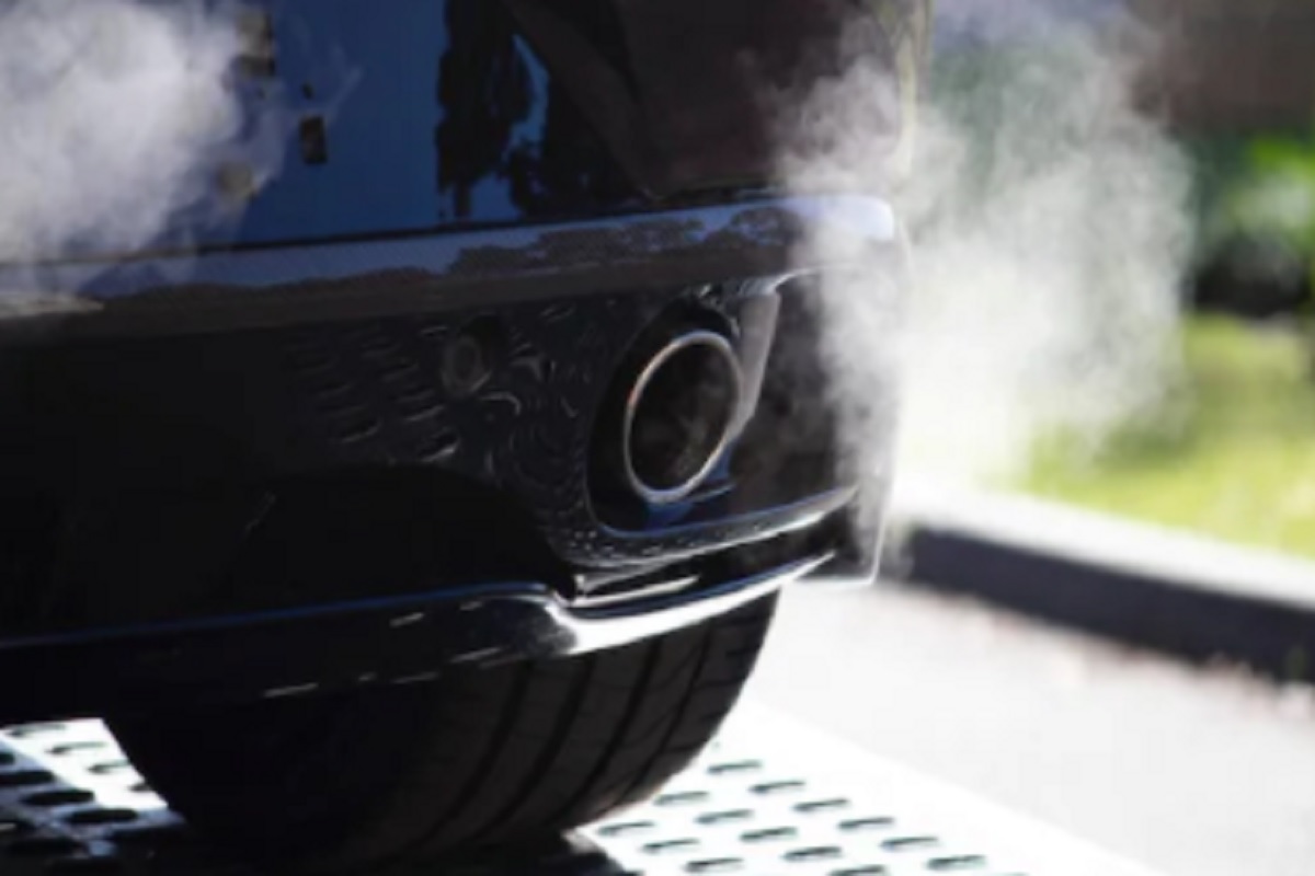 PUC कडे लक्ष न देणं पडेल भारी, RC सस्पेंडसह भरावा लागेल दंड; जाणून घ्या नवा नियम