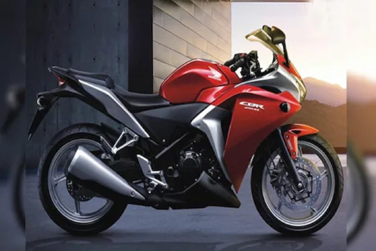 लाखोंची बाईक निम्म्या किमतीत