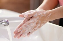 अ‍ॅन्टीबॅक्टेरियल साबणाने हात धुताय? हे आधी वाचा, फायद्याऐवजी होऊ शकतं नुकसान