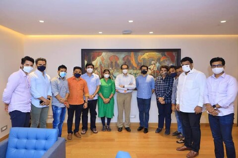 युवासैनिकांच्या या धडाकेबाज कामगिरीचं शिवसेना पक्षप्रमख आणि मुख्यमंत्री उद्धव ठाकरे यांनी कौतुक केलं आहे.