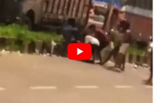 VIDEO : 'अरे इसकी गर्दन काट..';मुंबईत रस्त्यात 9 जणांचा दोघांवर तलवारीने हल्ला VIDEO : 'अरे इसकी गर्दन काट..';मुंबईत रस्त्यात 9 जणांचा दोघांवर तलवारीने हल्ला