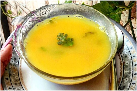 डाळीपेक्षा पाण्यात असतात जास्त प्रोटीन्स; आजारपणात नक्की प्या, Immunity वाढेल