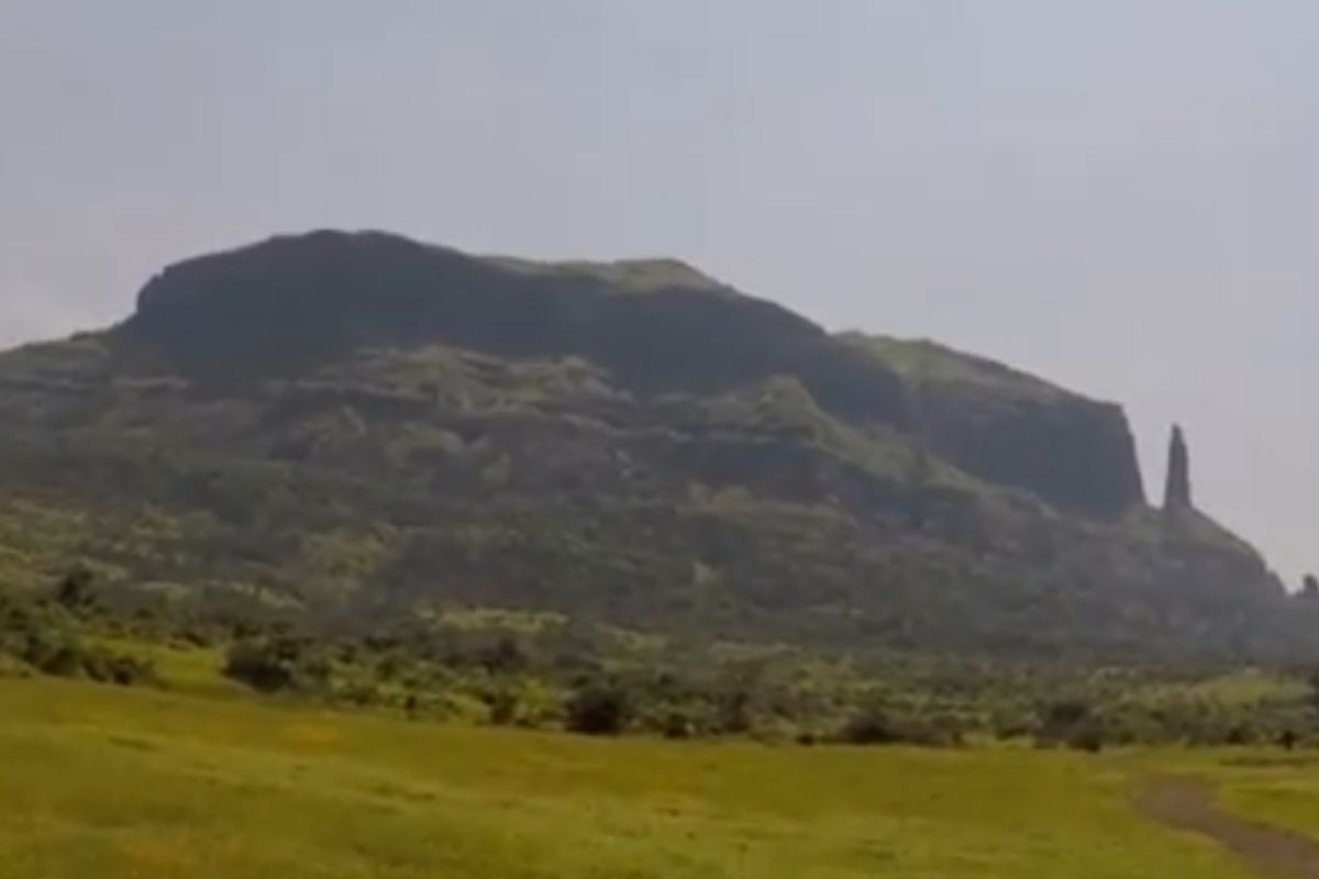 पुणे : किल्ल्यावर पर्यटनासाठी गेलेल्या तरुणीचा पाय घसरून मृत्यू