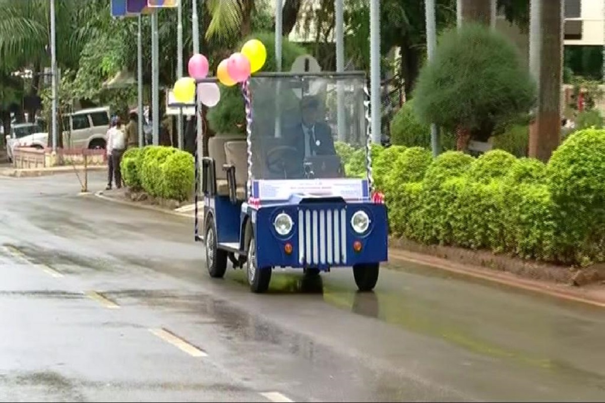 पुण्यातील विद्यार्थ्यांनी केली कमाल! तयार केली ड्रायव्हरलेस गाडी; फीचर्स वाचून व्हाल थक्क