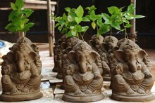 Eco Friendly गणपती हवाय? सजावट आणि मूर्तीं खरेदीपूर्वी तपासून घ्या या...गोष्टी
