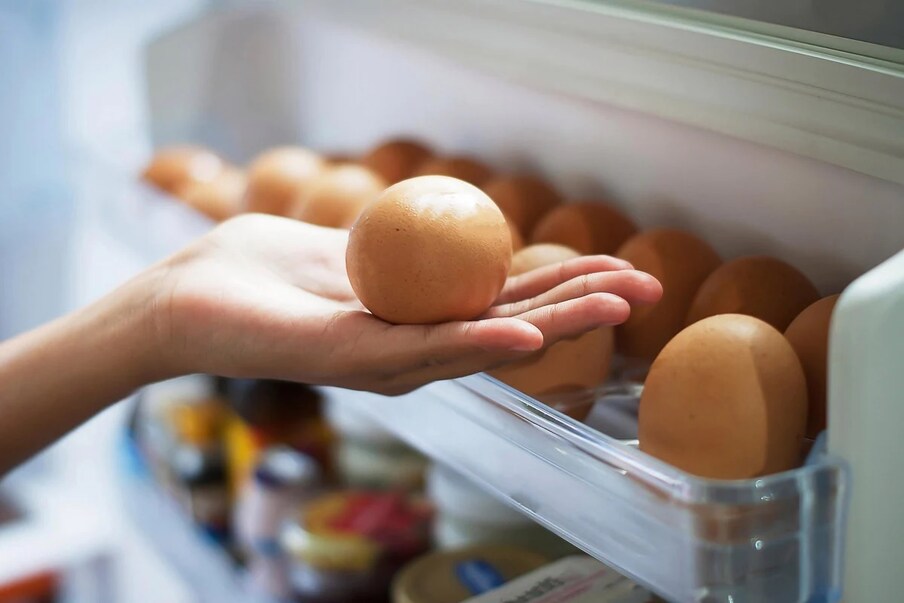 अंडी हा प्रथिनांचा म्हणजेच प्रोटीन्सचा मोठा स्रोत आहे. त्यामुळे रोज एक अंडं खावंच, असं सगळेच आहारतज्ज्ञ सांगतात.