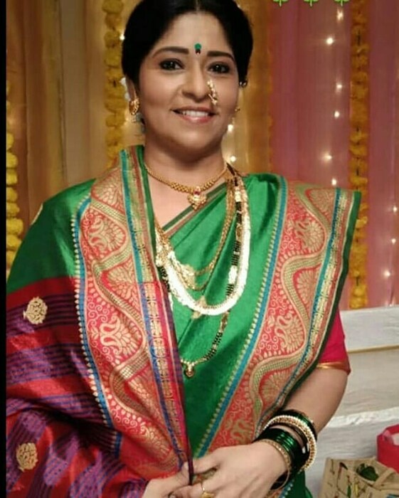जीजी आक्का -  मालिकेत कीर्तीची सासूबाई म्हणजेच आदिती देशपांडे. त्यांच्या मुलांचं नाव मिहिर असं आहे. त्यांना दोन बहिणीही आहेत.