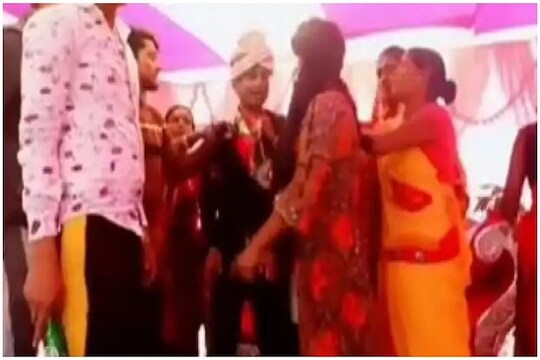 लग्नमंडपात नवरदेवाला मारहाणा