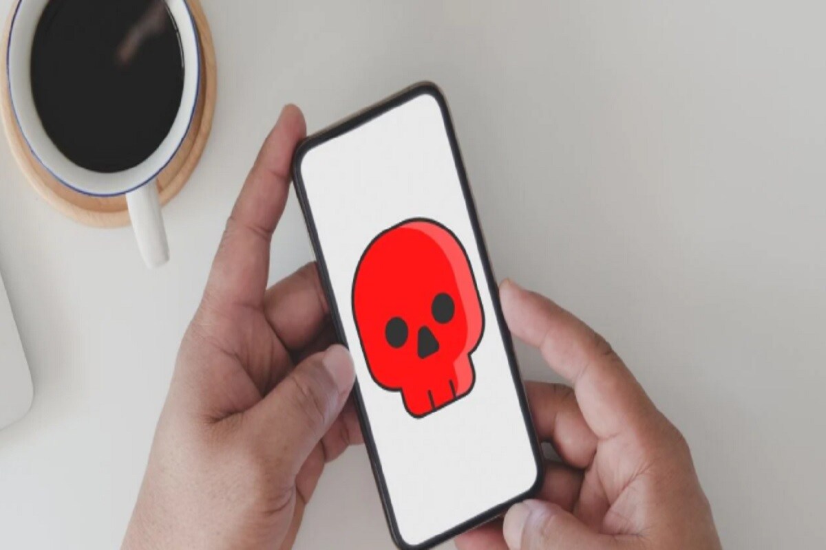 फोनमध्ये तुम्ही कधीही न इन्स्टॉल केलेले Apps दिसत असतील, अचानक फोनमध्ये पॉपअप अॅड दिसू लागल्या, तर हेदेखील फोन हॅक झाल्याचं कारण असू शकतं.