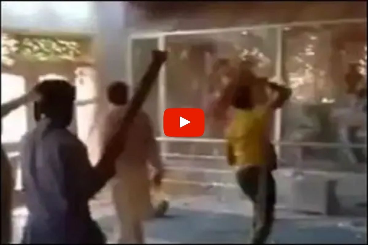 पोलिसांनी व्हिडीओच्या आधारे आतापर्यंत 50 जणांना अटक केली आहे.