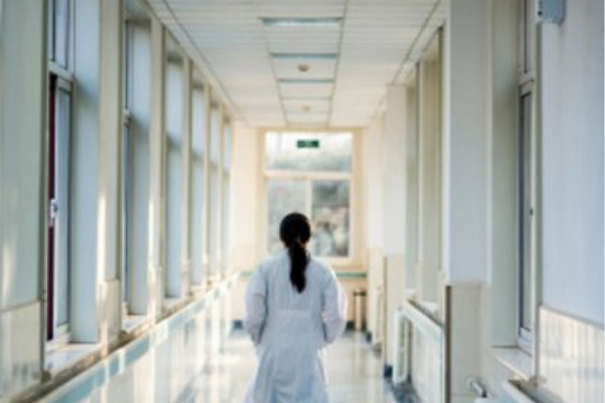 Big News : देशातील नामांकित रुग्णालयातील कोट्यवधींचा भ्रष्टाचार उघड; दोघांचं निलंबन