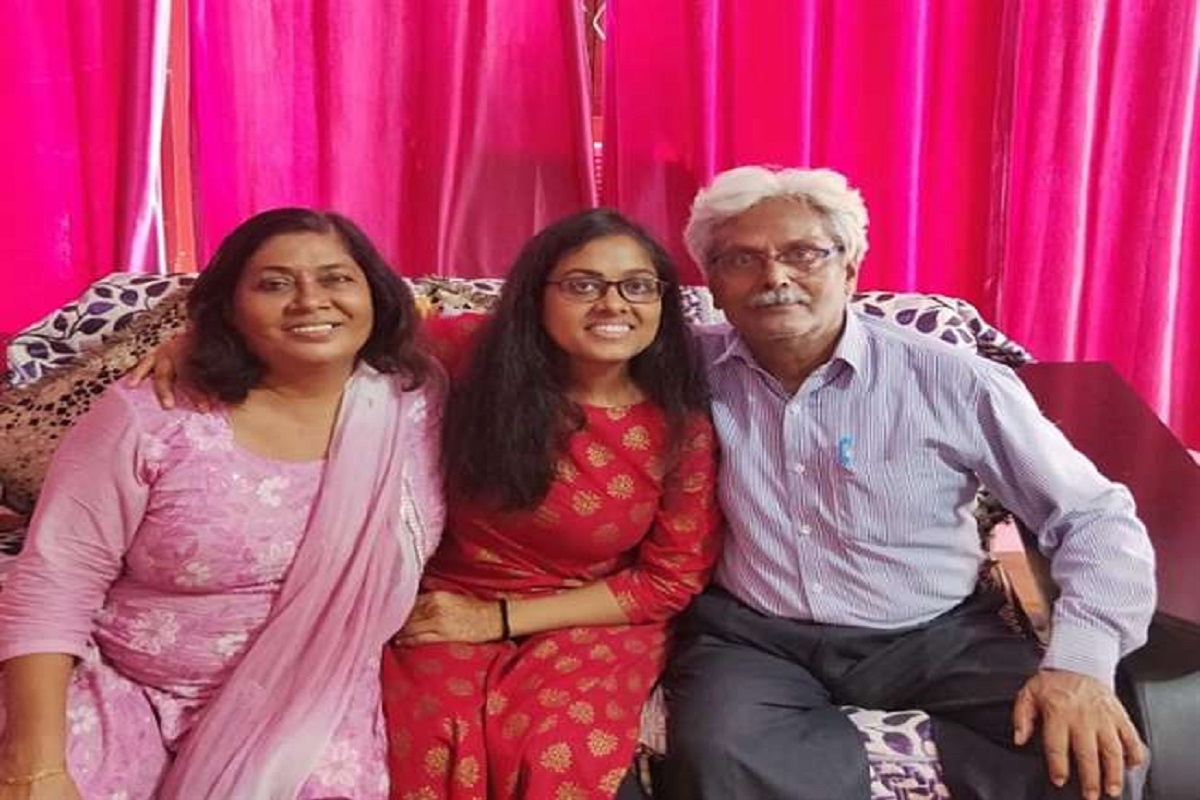 इंटर्नशिप करत असताना गुंजन सिंह आजूबाजूच्या गावांमध्ये गरीब मुलांना शिकवण्यासाठी जात होत्या.