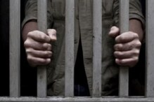29 वर्षाआधी तुरुंगातून झाला फरार; आता स्वतःच पोलिसांकडे जात केली अटकेची मागणी 29 वर्षाआधी तुरुंगातून झाला फरार; आता स्वतःच पोलिसांकडे जात केली अटकेची मागणी