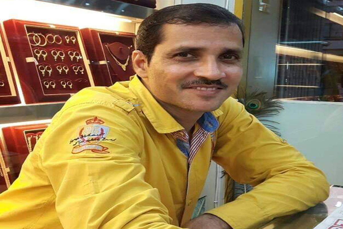 किशोर जैन (kishor jain) हे दुकानात प्रवेश करत असताना आरोपींनी गिऱ्हाईक असल्याची बतावणी करत दुकानात प्रवेश केला.