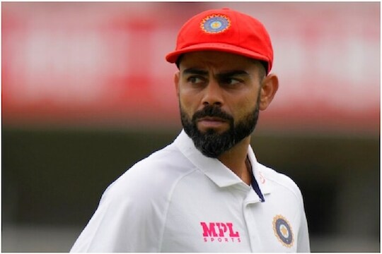 भारत-इंग्लंडचे खेळाडू लाल टोपी घालून मैदानात