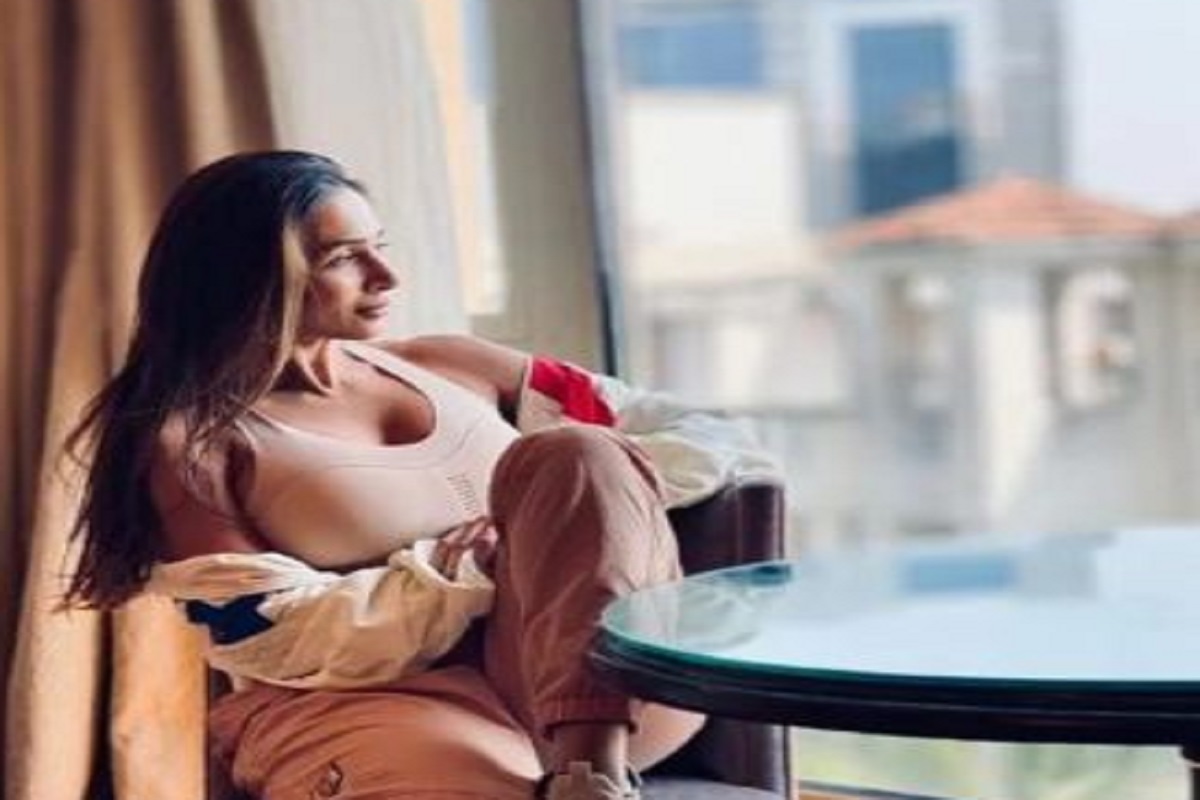 'त्याच्याशिवाय जगणं मुश्किल', सर्वात प्रिय व्यक्ती दूर गेल्याने मलायका अरोरा भावुक