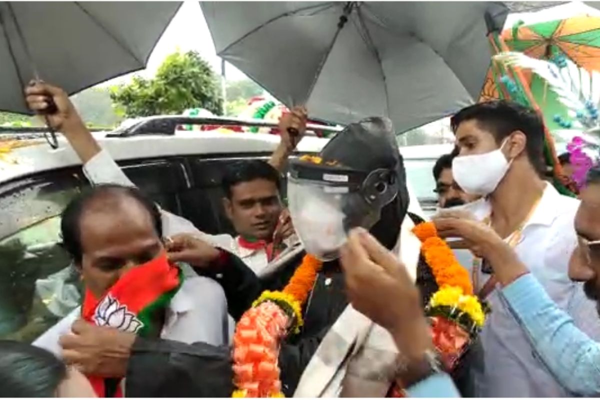 ..अन् पक्षाच्या मफलरीचा मास्क होतो तेव्हा; केंद्रीय मंत्री कपिल पाटील यांचा 'तो' VIDEO आला समोर