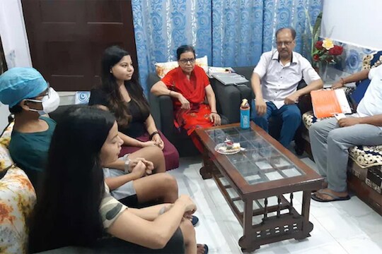 2 बहिणींनी वाचवला भावाचा जीव.