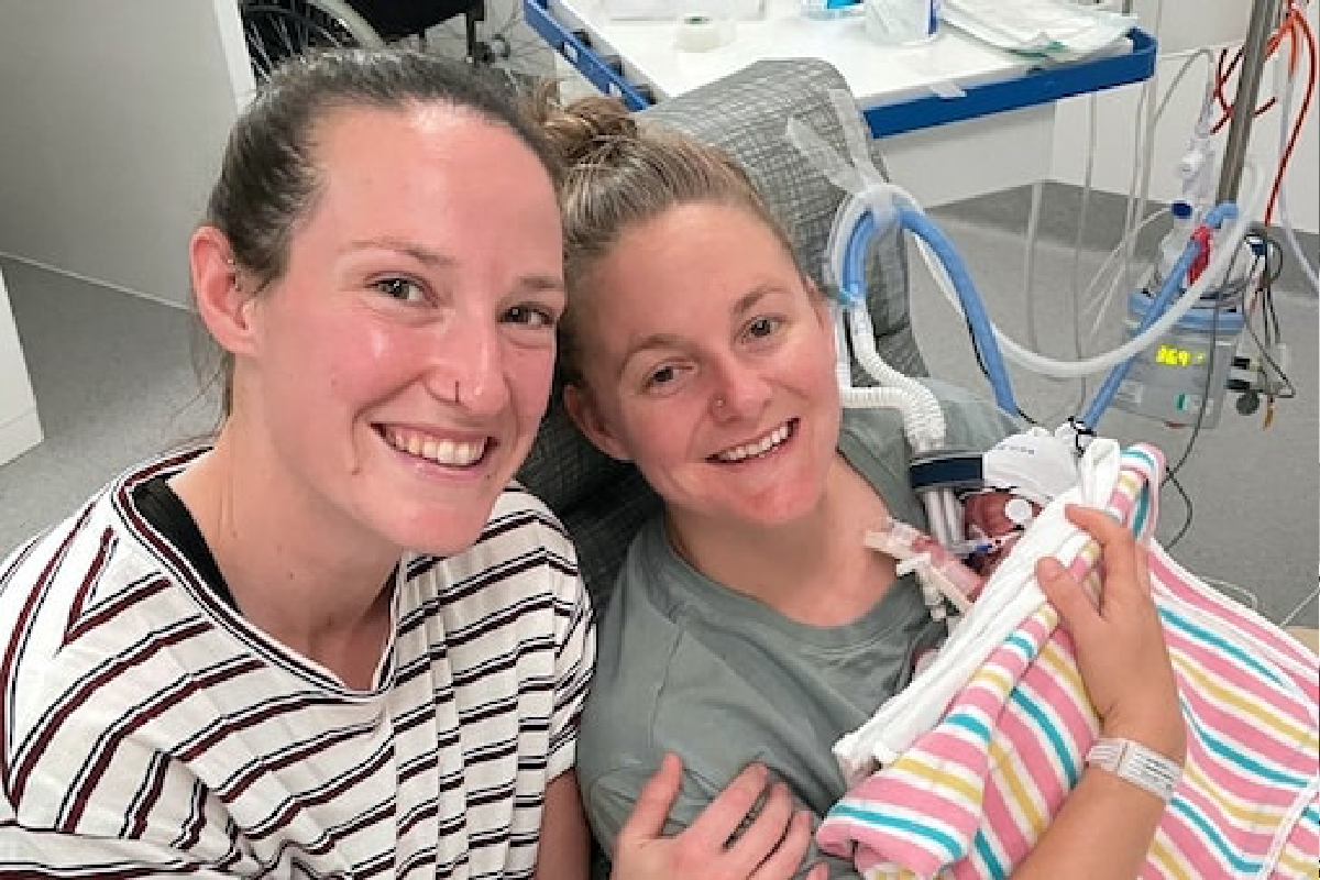 समलैंगिक पार्टनरसोबत संसार थाटल्यानंतर मुलीला जन्म